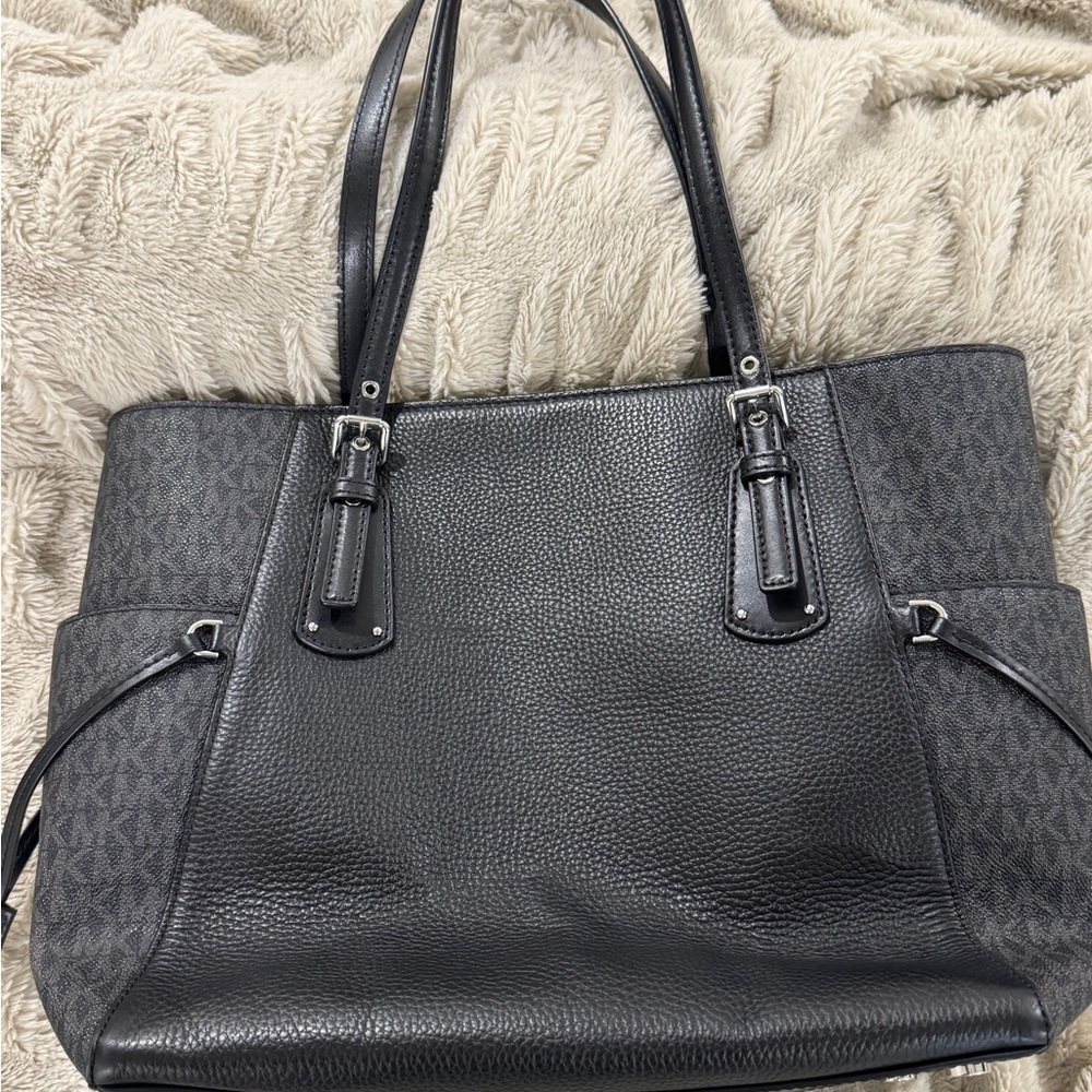Michael Kors Voyager Tote Bag Zebra Stripe Calf Hair - Picture 4 of 12